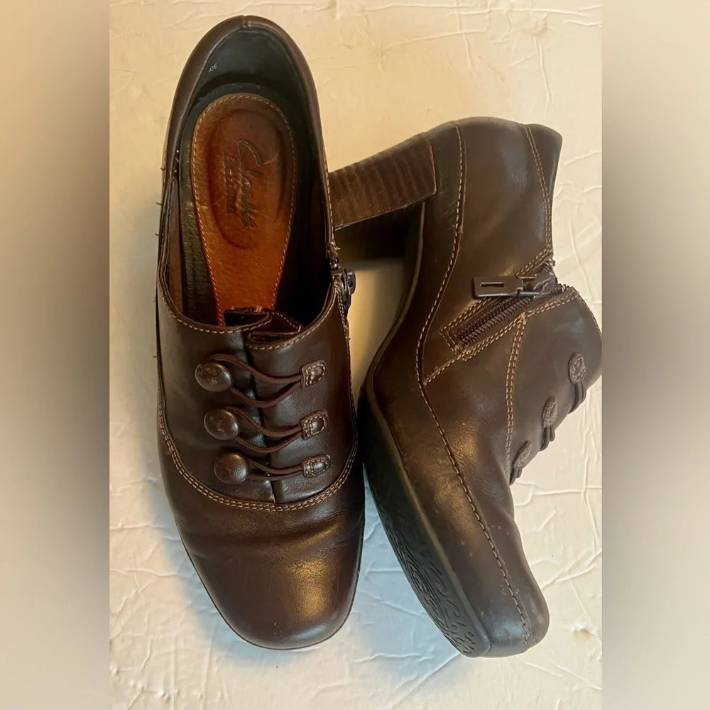 Clarks Brown Women's Athletic Shoes